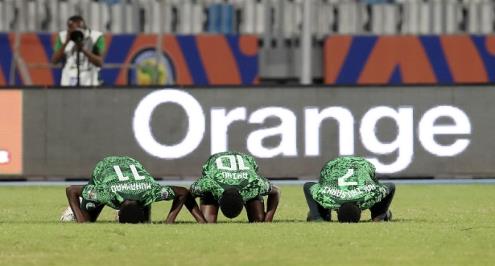 نيجيريا تهزم أوغندا بالنيران الصديقة وتحجز مقعدها في كأس العالم للشباب 